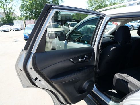 Used 2019 Nissan Rogue SV AWD/4WD image 28