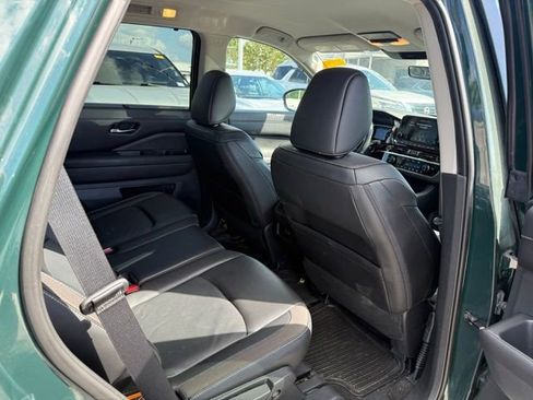 Used 2023 Nissan Pathfinder SL image 18