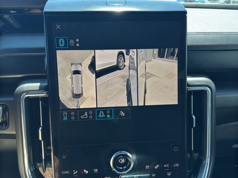 Used 2025 GMC Yukon XL Denali AWD/4WD image 33