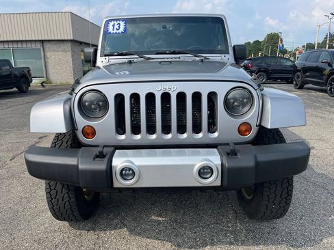 Used 2013 Jeep Wrangler Unlimited Sahara w/ Connectivity Group AWD/4WD image 9