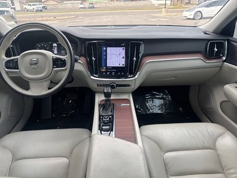 Used 2021 Volvo S60 T5 Momentum image 13