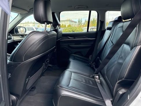 Used 2023 Jeep Grand Cherokee Limited image 18