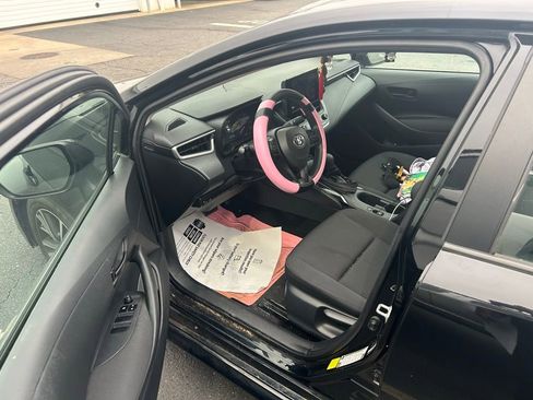 Used 2023 Toyota Corolla LE image 6