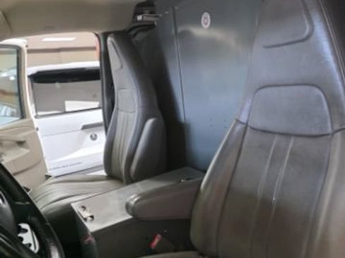 Used 2020 Chevrolet Express 3500 Extended w/ Driver Convenience Package RWD image 8