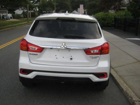 Used 2018 Mitsubishi Outlander Sport LE image 5