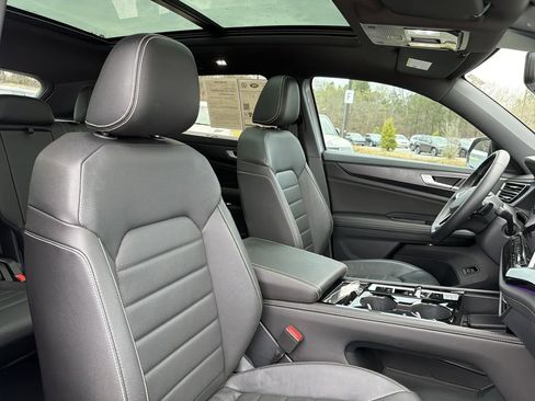 Used 2025 Volkswagen Atlas Cross Sport SEL image 19