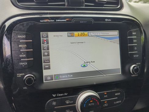 Used 2018 Kia Soul + FWD image 18