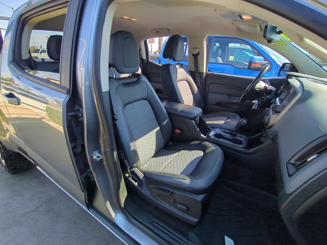 Used 2018 Chevrolet Colorado Z71 AWD/4WD image 26