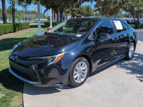 Certified 2024 Toyota Corolla XLE FWD image 5