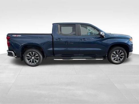 Used 2022 Chevrolet Silverado 1500 LT AWD/4WD image 7