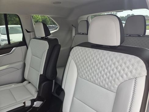 New 2026 GMC Acadia Denali w/ Super Cruise Package AWD/4WD image 33