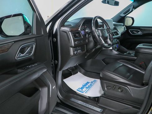 Used 2021 Chevrolet Tahoe Z71 w/ Rear Media and Nav Package AWD/4WD image 3