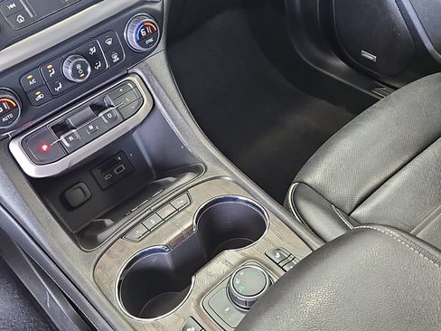Used 2023 GMC Acadia Denali FWD image 24