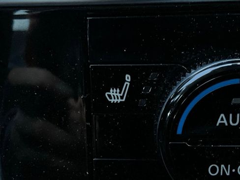 Used 2025 Nissan Pathfinder SV image 29