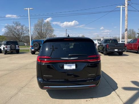 New 2026 Chrysler Pacifica Limited FWD image 6