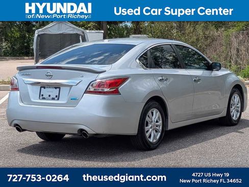 Used 2014 Nissan Altima 2.5 S w/ Sport Value Package FWD image 5