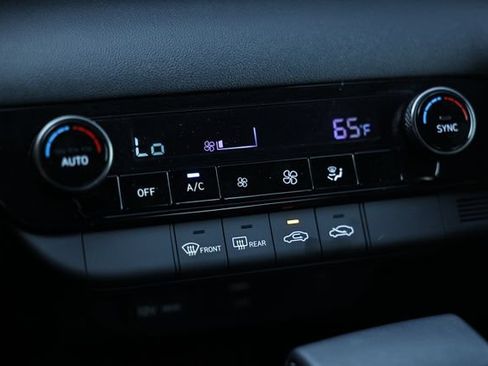 Certified 2025 Hyundai Elantra Sport FWD image 36