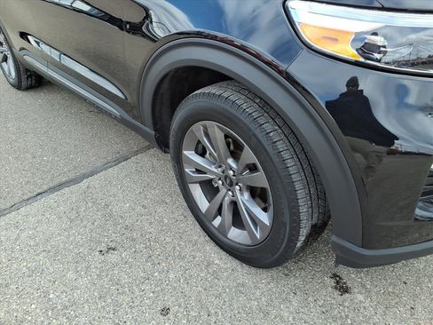 Certified 2023 Ford Explorer XLT w/ Equipment Group 202A image 5