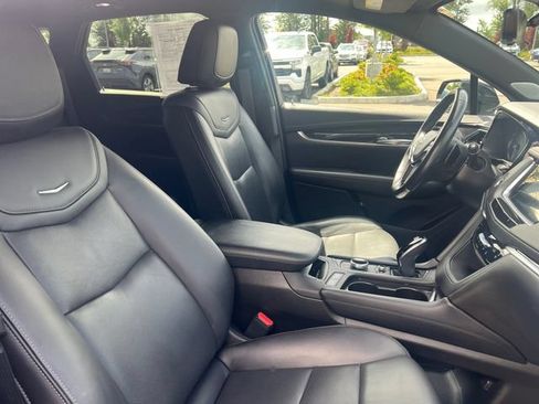 Used 2022 Cadillac XT5 Premium Luxury w/ Technology Package AWD/4WD image 18