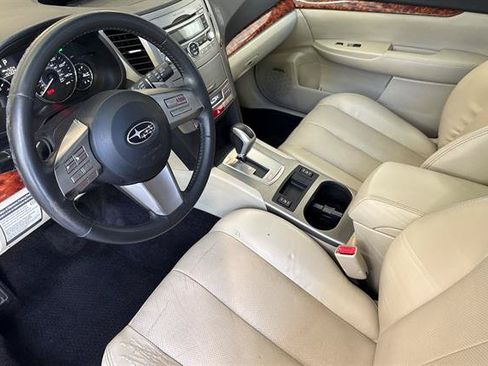 Used 2011 Subaru Outback 2.5i Limited AWD/4WD image 9