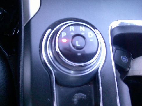 Used 2017 Ford Fusion SE w/ Equipment Group 201A image 14