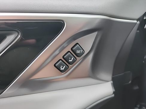 Certified 2025 Subaru Legacy Limited AWD/4WD image 17