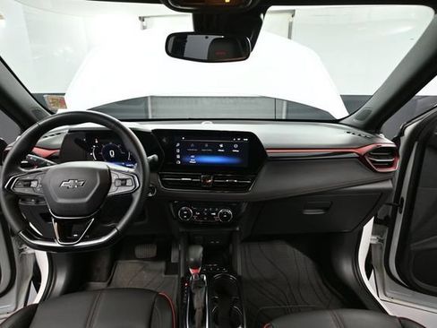 Used 2025 Chevrolet TrailBlazer RS w/ Convenience Package FWD image 25