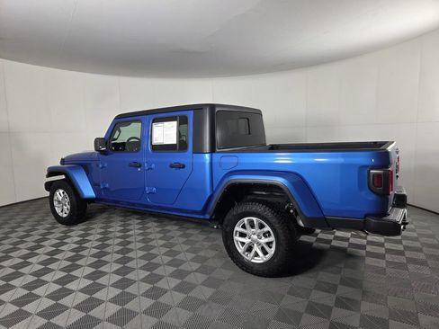 Used 2023 Jeep Gladiator Sport AWD/4WD image 6