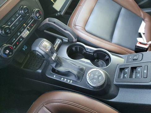 Used 2024 Ford Bronco Outer Banks AWD/4WD image 12