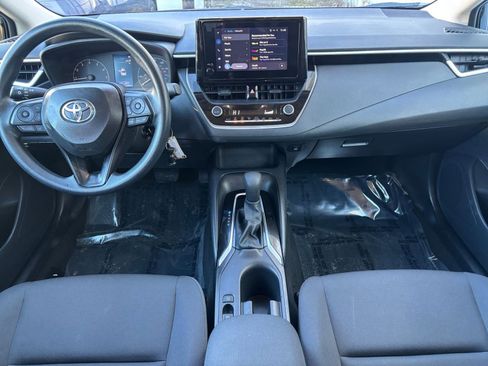 Used 2025 Toyota Corolla LE image 29