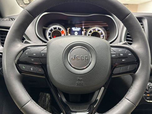 Used 2021 Jeep Cherokee Latitude Plus AWD/4WD image 22