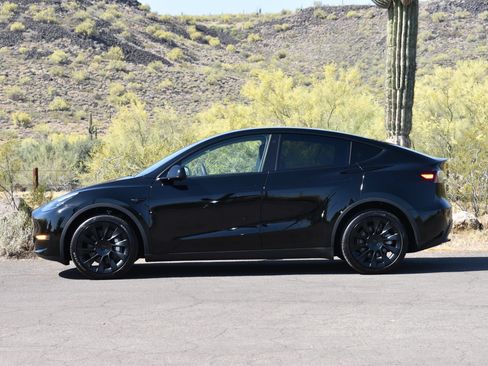 Used 2023 Tesla Model Y Long Range AWD/4WD image 6
