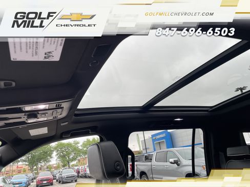 Used 2024 Chevrolet Suburban Premier AWD/4WD image 20