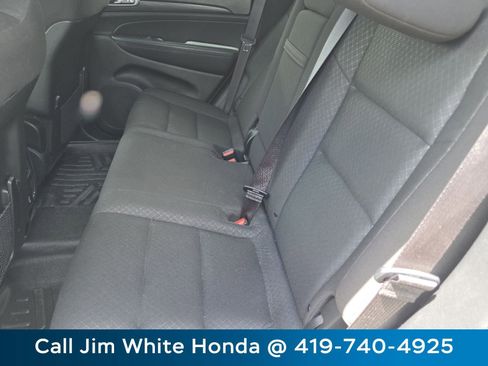 Used 2020 Jeep Grand Cherokee Laredo w/ Security & Convenience Group AWD/4WD image 18