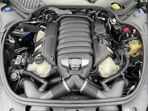Used 2015 Porsche Panamera GTS image 8