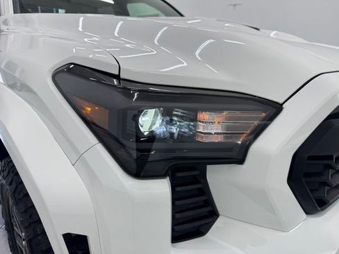 Used 2025 Toyota Tacoma TRD Sport AWD/4WD image 31