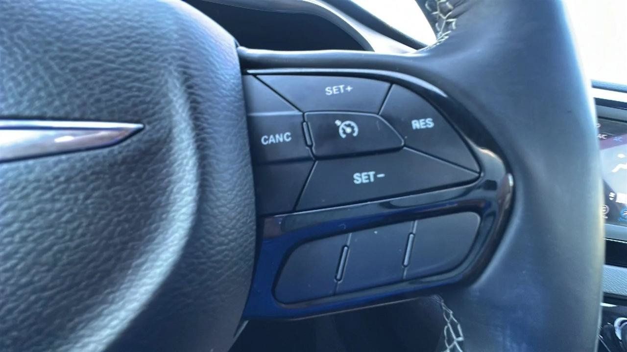 Used 2018 Chrysler Pacifica Touring Plus w/ S Appearance Package FWD image 43