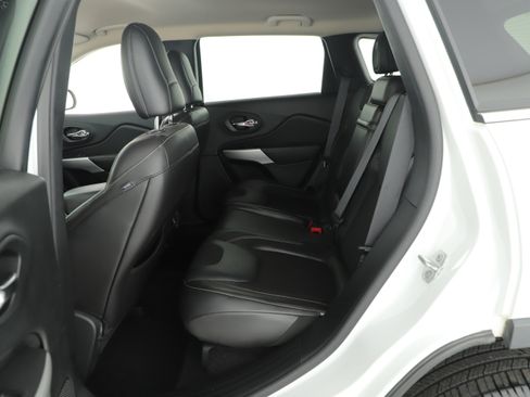 Used 2018 Jeep Cherokee Latitude Plus image 8