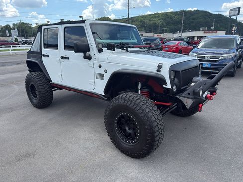 Used 2015 Jeep Wrangler Unlimited Sahara w/ Dual Top Group AWD/4WD image 7