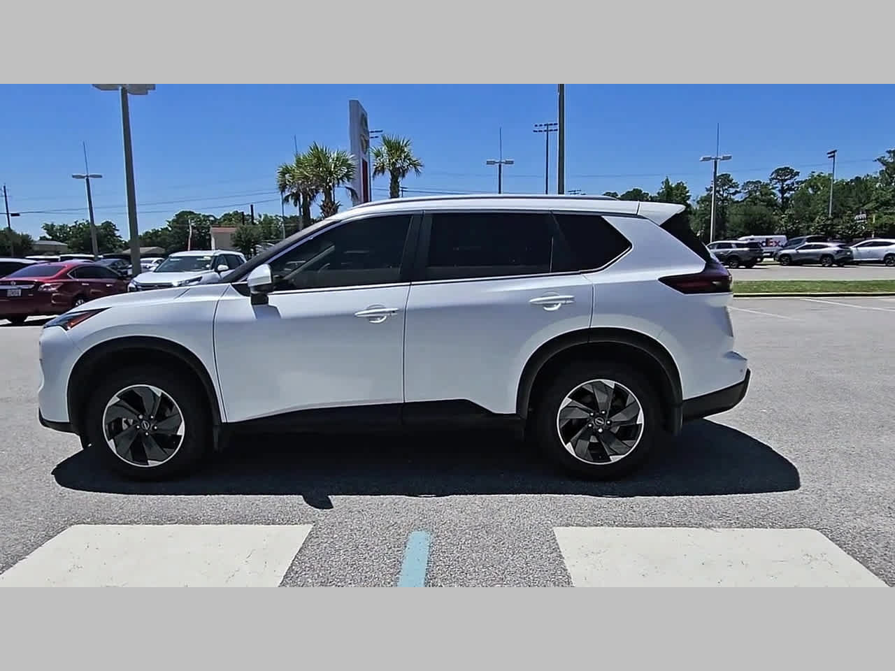 Used 2024 Nissan Rogue SV w/ SV Premium Package FWD image 27