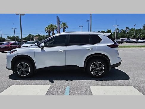 Used 2024 Nissan Rogue SV w/ SV Premium Package FWD image 27