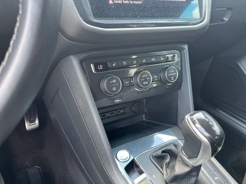 Used 2020 Volkswagen Tiguan SE R-Line w/ 3rd Row Seat Package AWD/4WD image 27