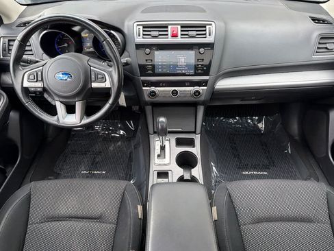 Used 2017 Subaru Outback 2.5i Premium AWD/4WD image 3