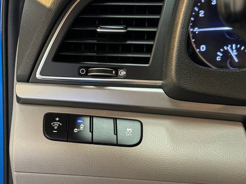 Used 2018 Hyundai Elantra SEL FWD image 16