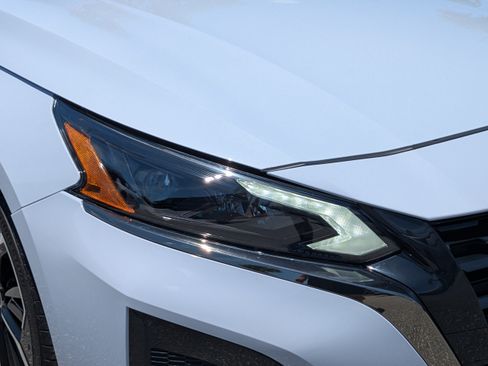 Certified 2025 Nissan Altima 2.5 SR FWD image 10