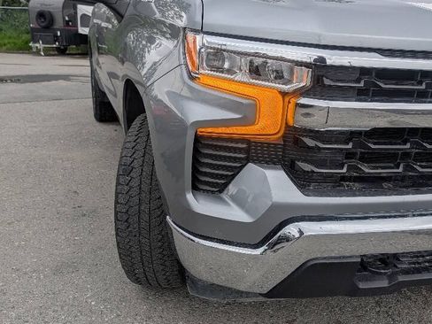 Used 2023 Chevrolet Silverado 1500 LT AWD/4WD image 10