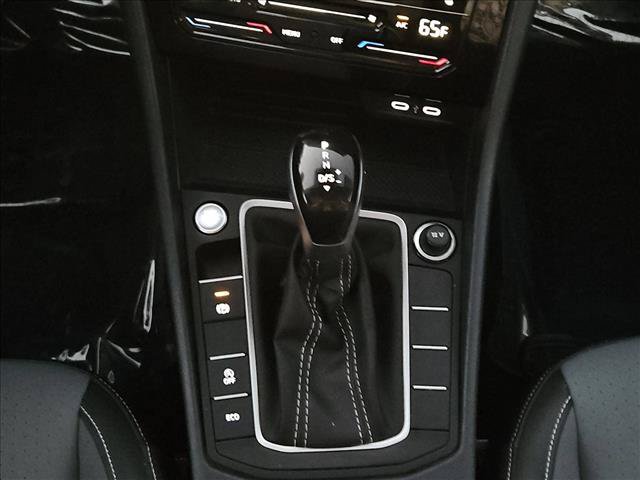 Used 2025 Volkswagen Jetta SE FWD image 12
