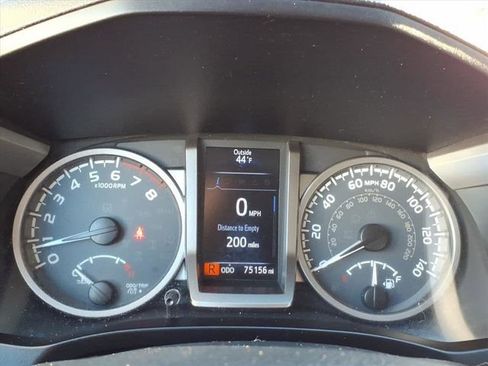 Used 2016 Toyota Tacoma SR5 w/ SR5 Appearance Package (SN) image 15