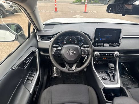 Used 2025 Toyota RAV4 LE AWD/4WD image 12