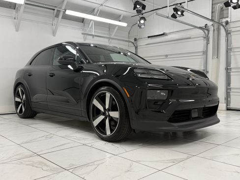 Certified 2025 Porsche Macan Electric RWD image 10